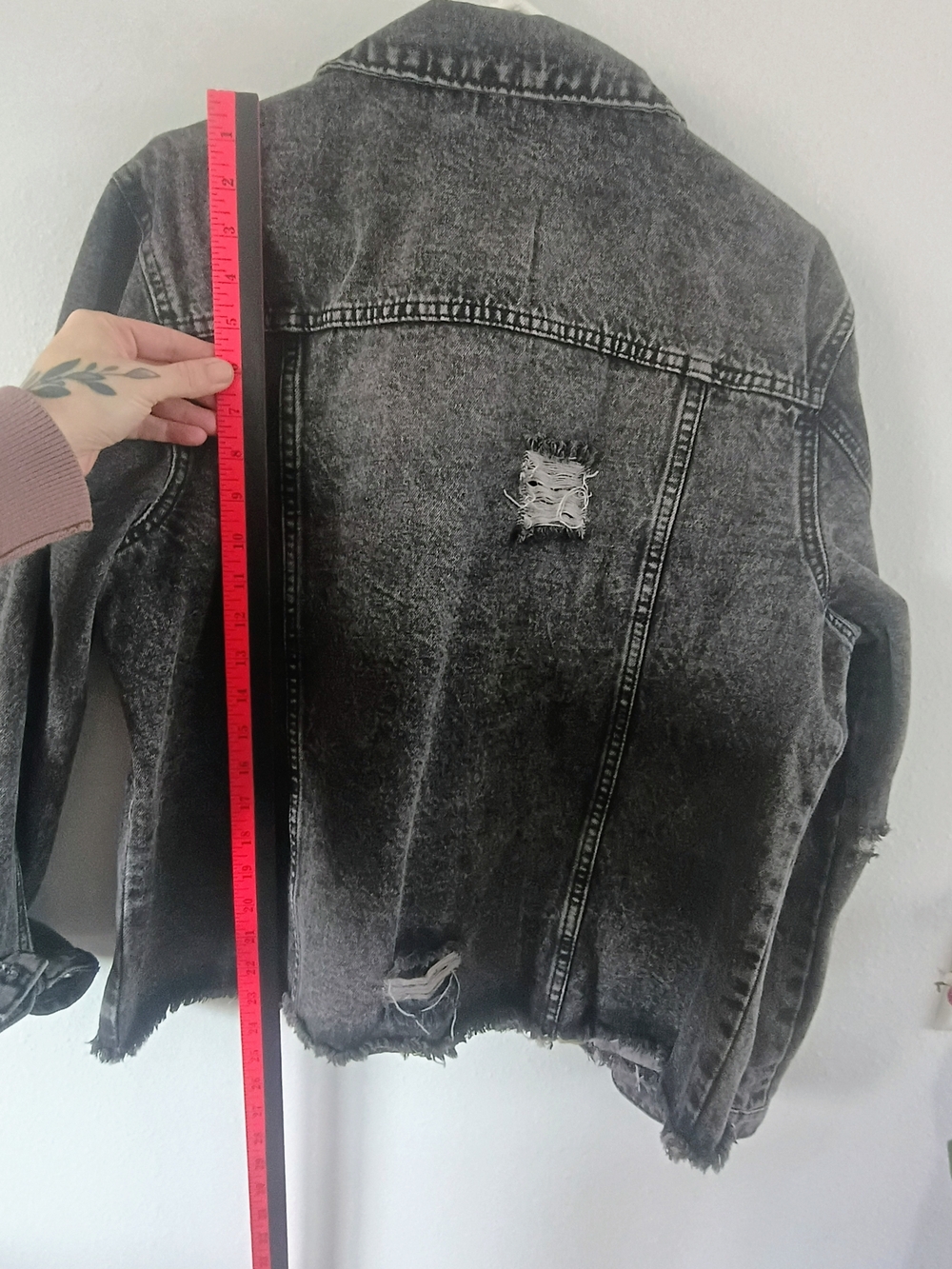 Womens Cropped Denim Jacket XL Black Distressed Raw Hem Grunge Streetwear Style - Picture 7 of 10